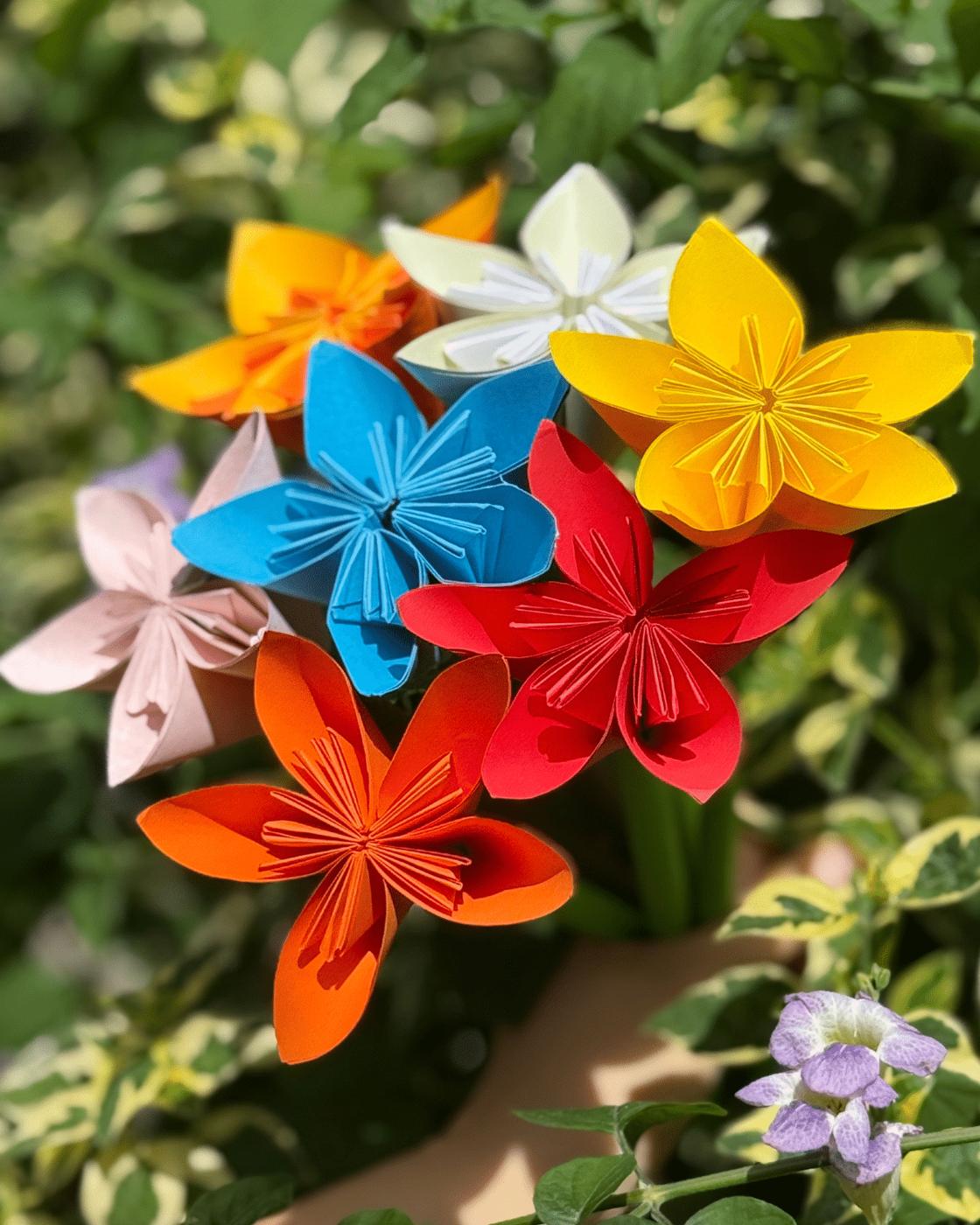 Housewarming gift idea arranging a paper flower bouquet that never wilts you can finish in one sitting