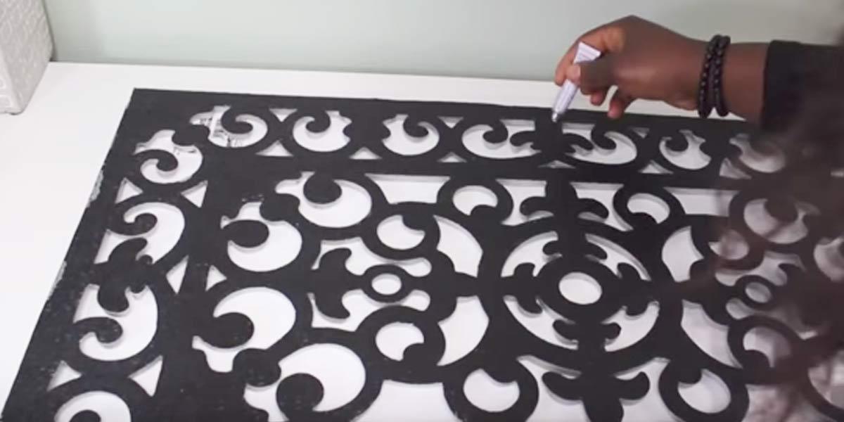 You Won’t Believe The Amazing Home Decor Item She Makes With A Rubber Door Mat. Watch!