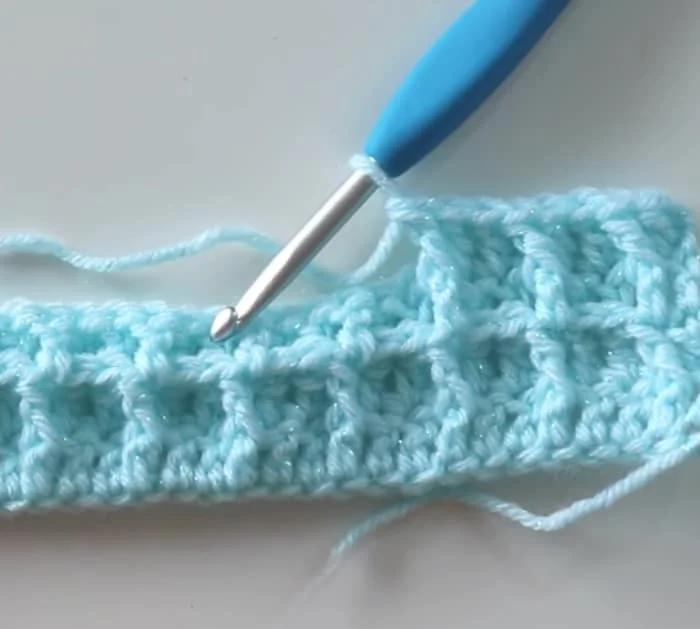Make your baby a crochet waffle blanket