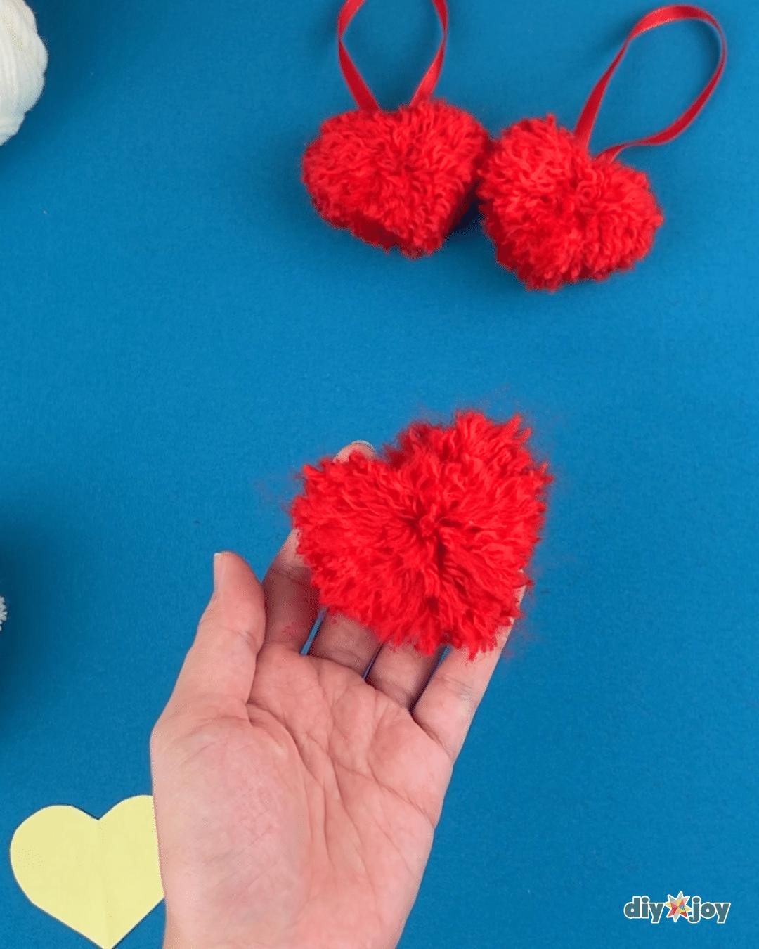 Pom Pom Hearts — how to make pom poms out of yarn