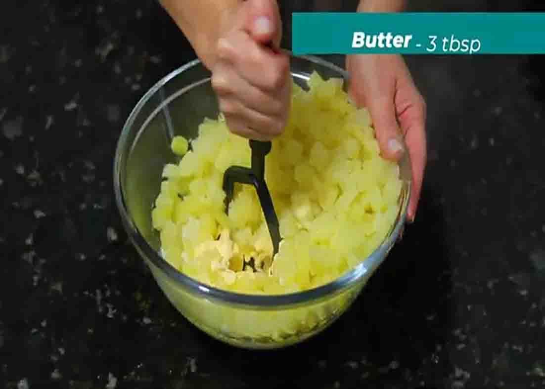 Mashing the potatoes for the gratin potato with ground beef casserole