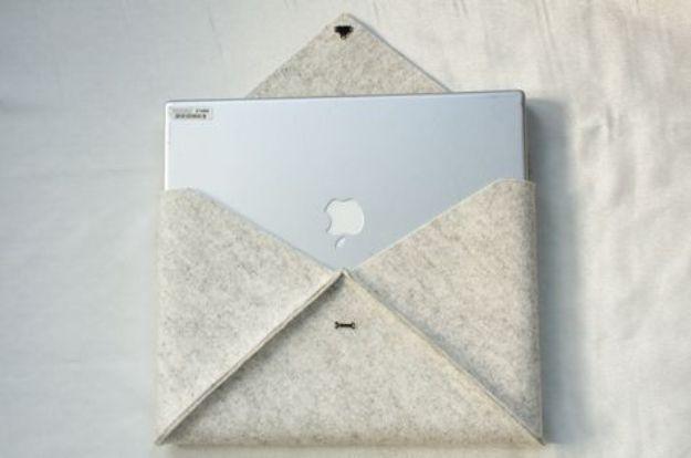 Envelope Laptop Cover, a diy laptop bag, simple enough for a first try and a satisfying finish for not much work