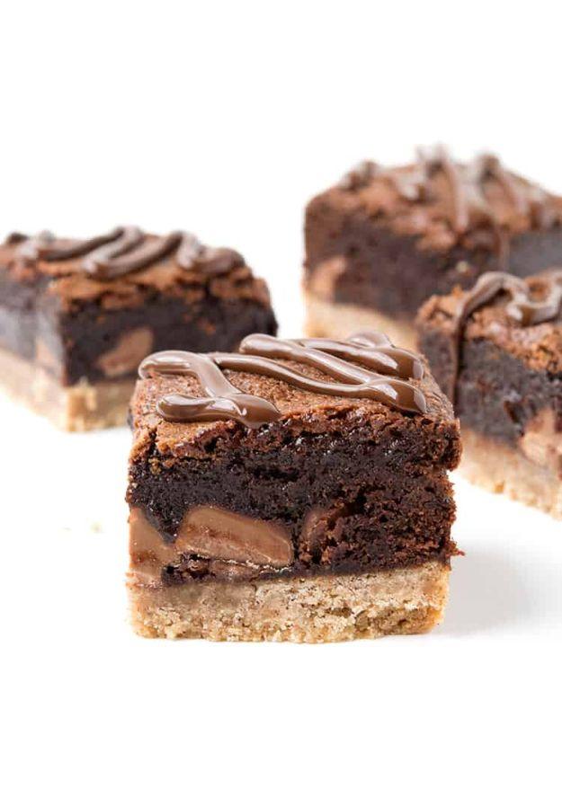 Gingerbread chocolate brownies with a spiced cookie crust base and a dark chocolate drizzle across the top
