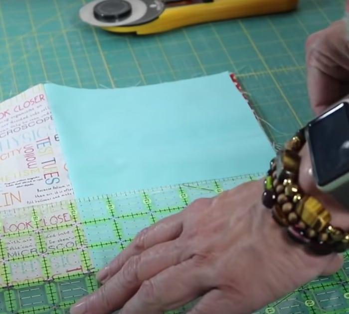 directions to make a beginner quilt with fat quarters