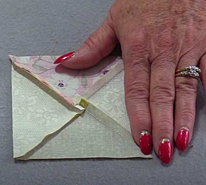 Make a quick easy hourglass quilt block