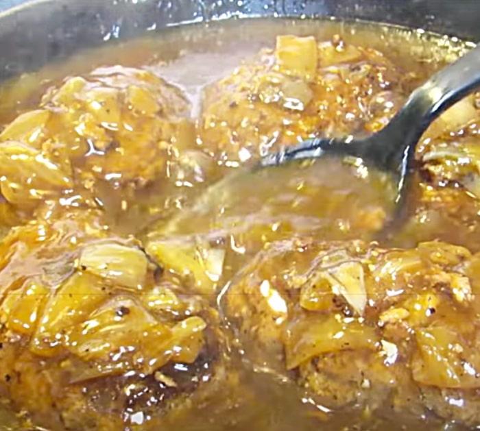 Make Gravy In One Pan For Salisbury Steak Patties