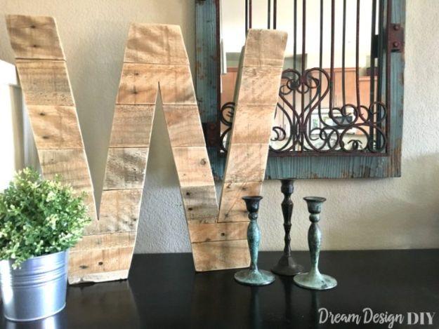 DIY Pallet Wood Letter, quick enough to finish in an afternoon and a satisfying weekend project worth the effort