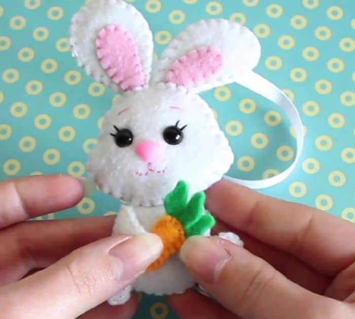 Easy DIY Easter Ornament