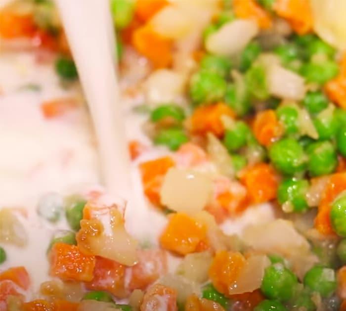Use Frozen Veggies To Make Chicken Pot Pie - Quick And Easy - Homemade Recipes