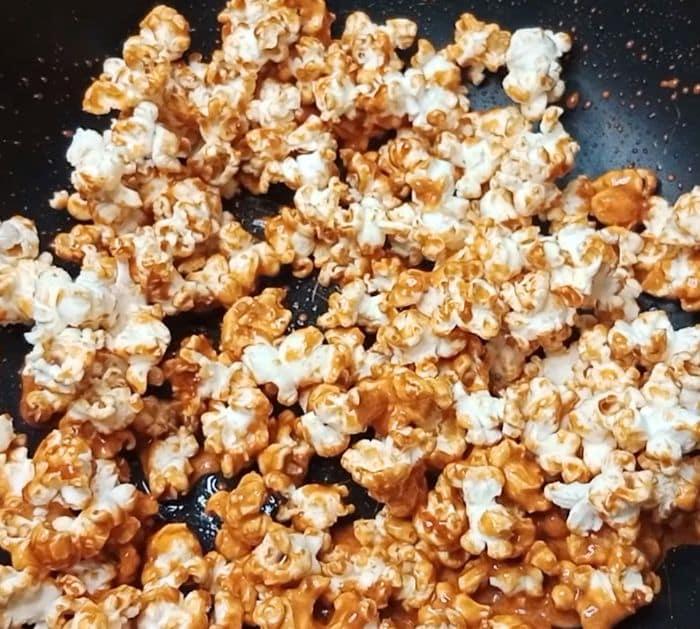 How to Make Caramel Popcorn