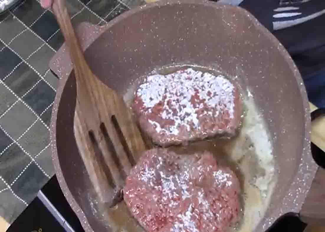 Searing the cube steaks before slow cooking