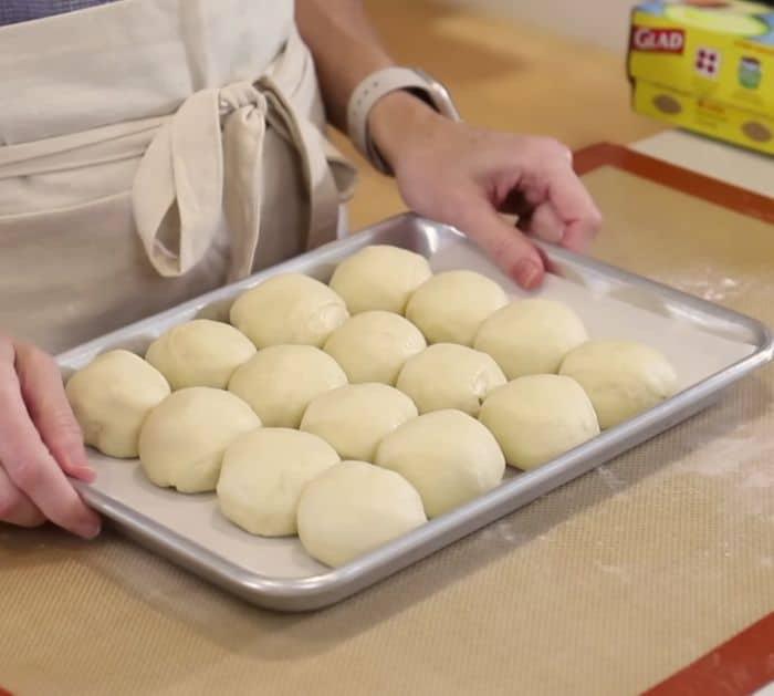 How to Make Dinner Rolls