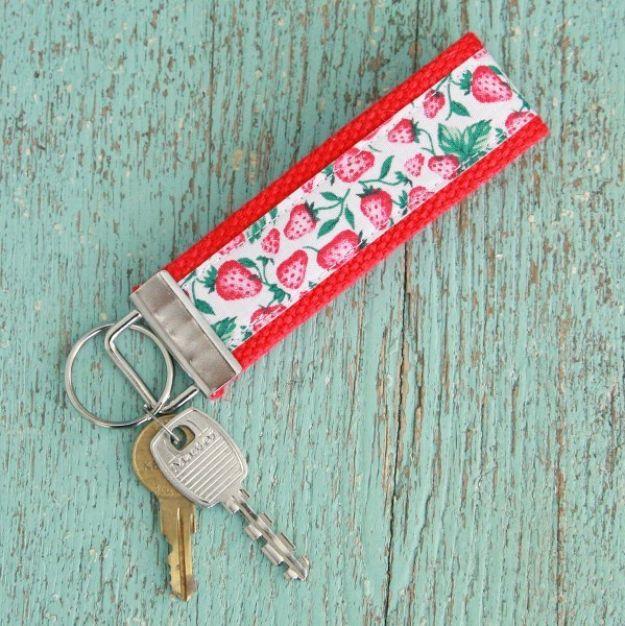 Easy Sewing Projects To Sew For Gifts - DIY Easy Vintage Ribbon Keychain - Simple Sewing Tutorials and Free Patterns for Making Christmas and Birthday Presents - Cheap Ideas to Mak