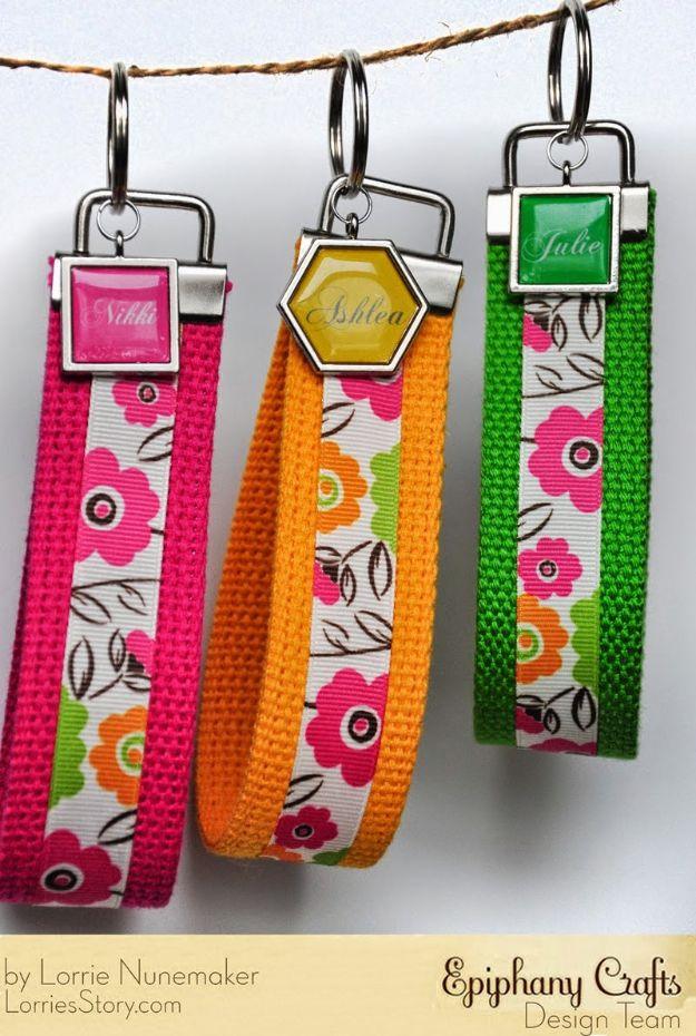 No Sew Wristlet Keychains, easy to fit into a free afternoon and better looking than a store bought version
