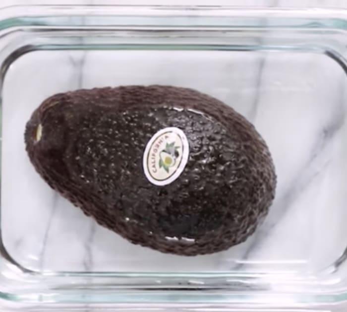 Learn to keep your avocado from browning oxidizing