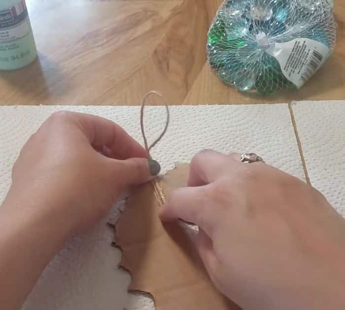 Easy To Make DIY Glass Bead Seahorse Bathroom Décor