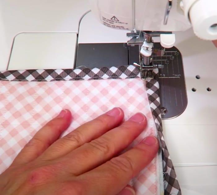 How To Add A bias Tape To A Rug Mug Project