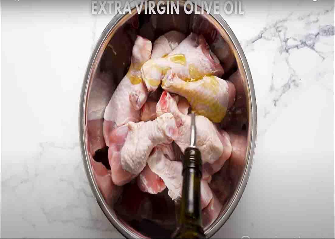 Coating the chicken drumsticks with oil