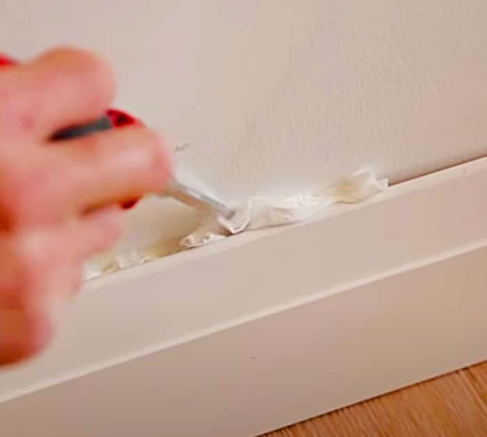 Learn caulking tips to caulk with toilet paper