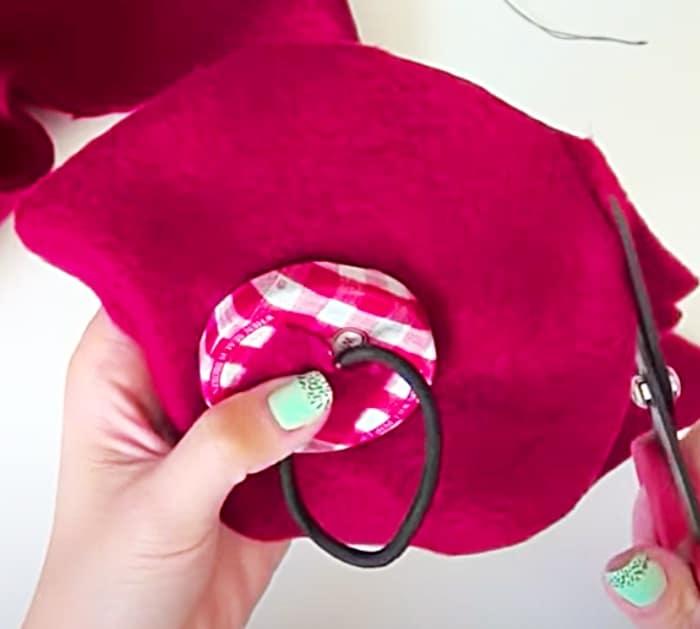 Use A Jelly Jar Lid To Make A Pincushion Bracelet