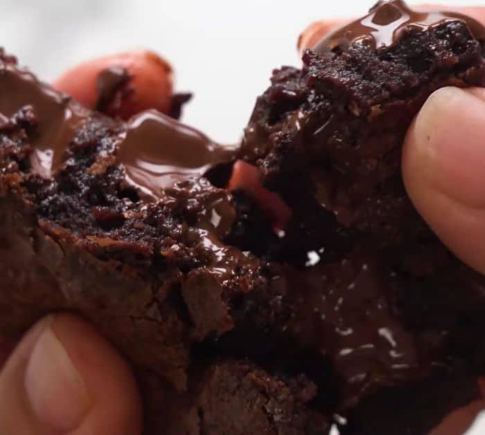 Easy to Make Fudgy Chocolate Brownies