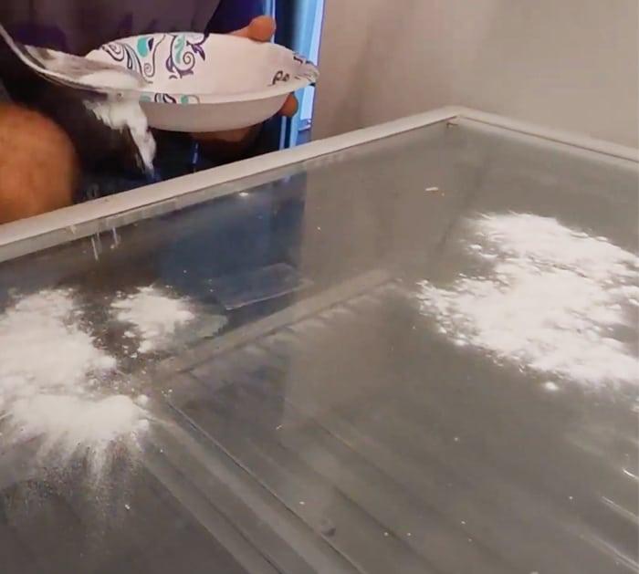 Use Baking Soda To clean Inside Fridge - Natural Products Cleaning - Kitchen Cleaning Tips