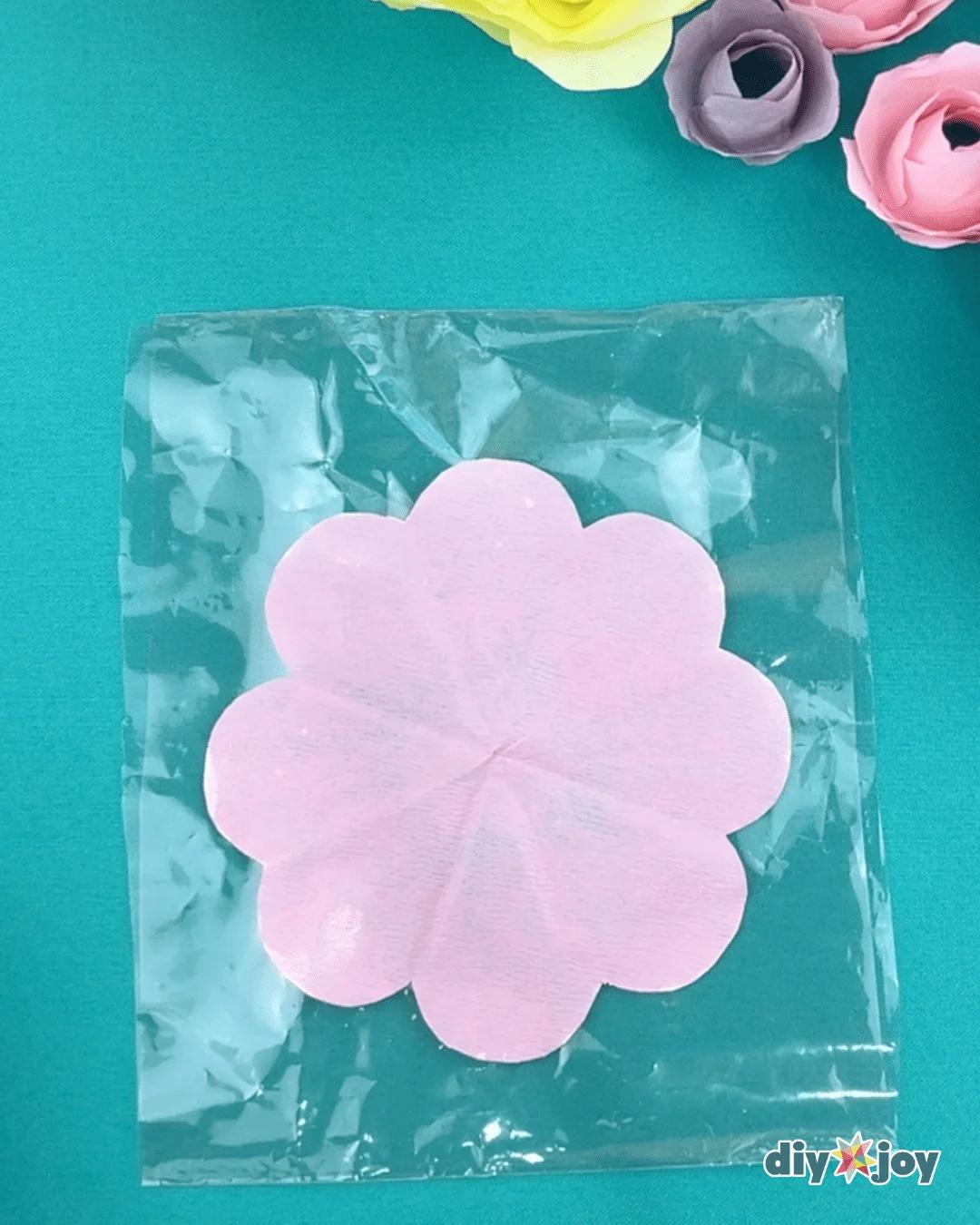 Easy Coffee Filter Flowers — how to make a flower with coffee filters