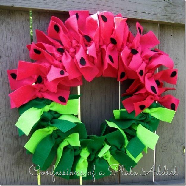 Easy No-Sew Watermelon Wreath, a pretty no sew home decor idea worth making this weekend and an idea worth saving for later