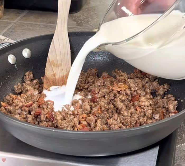 Super Delicious Biscuits and Gravy Casserole Recipe Ingredients