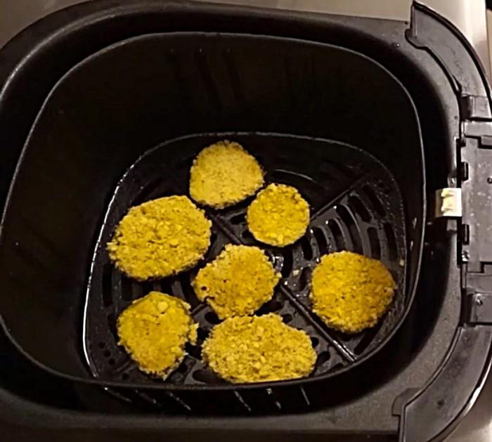 Make fried pickles in an air fryer