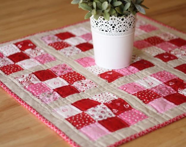 Best Quilting Projects for DIY Gifts -Nine Patch Mini Quilt - Things You Can Quilt and Sew for Friends, Family and Christmas Gift Ideas - Easy and Quick Quilting Patterns for Prese