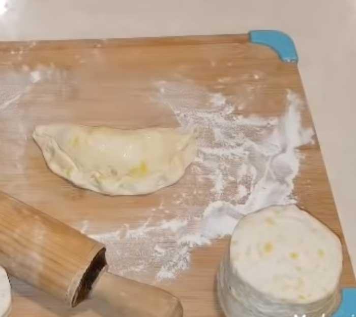 How to Make Handheld Apples Pie Using Instant Biscuit Dough