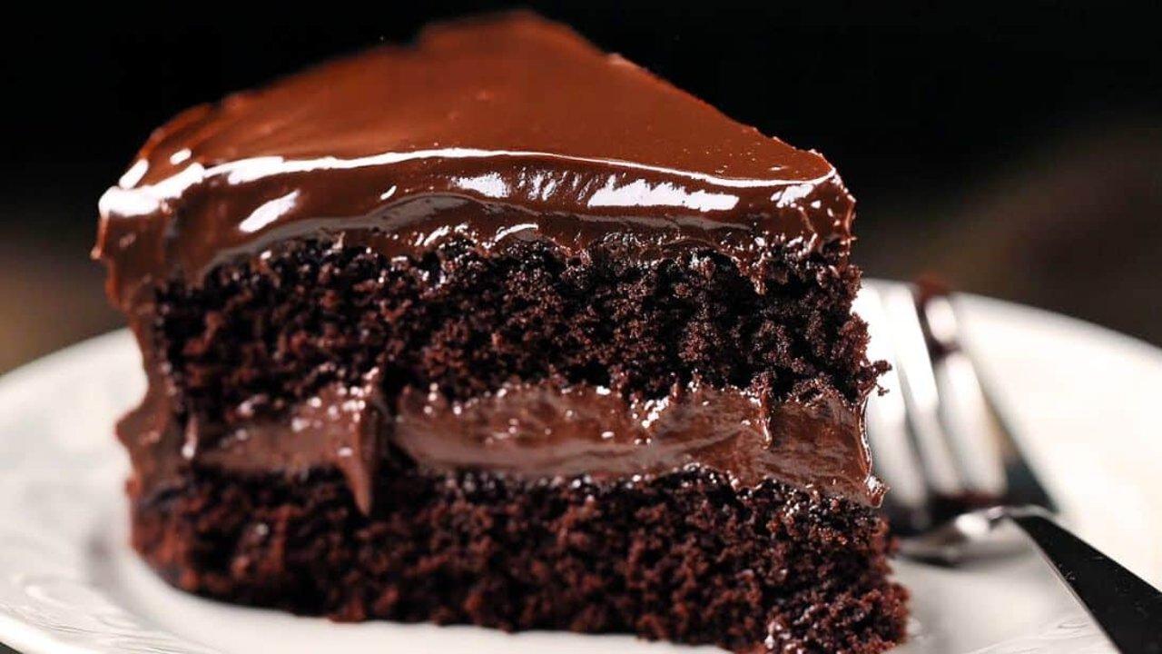 Moist and Fudgy Chocolate Cake