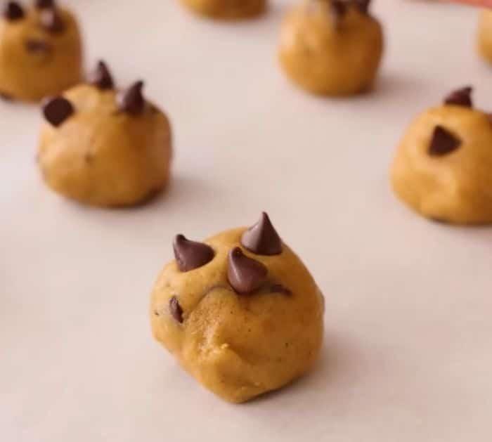 How to Make Pumpkin Chocolate Chip Cookies