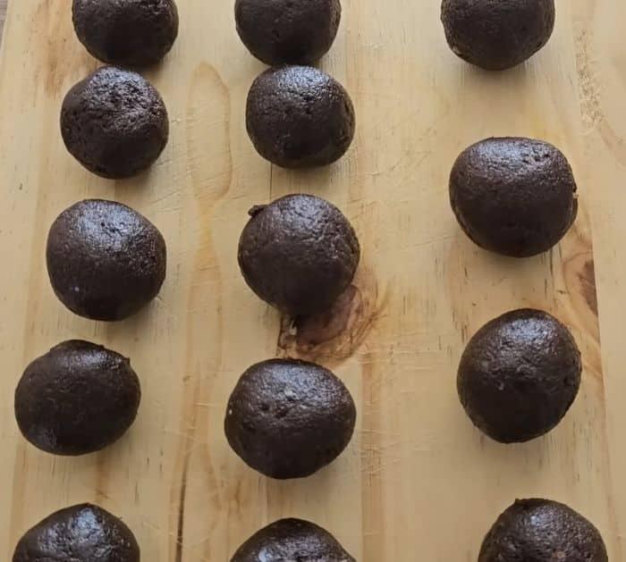 How to Make Chocolate Balls (1)