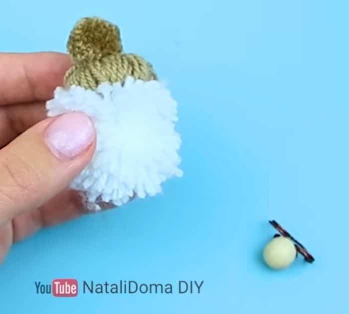 How to Make a Gnome With Glasses Using Yarn Project