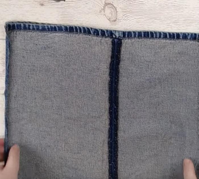 Make an upcycled jean tote with flowers