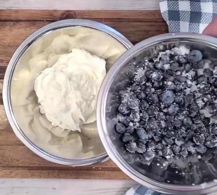 Easy To Make No-Bake Lemon Blueberry Cheesecake