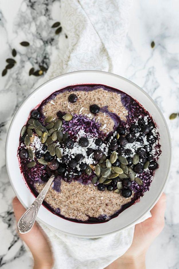 Keto Breakfast Recipes - Blueberry Coconut Flour Porridge - Low Carb Breakfasts and Morning Meals for the Ketogenic Diet - Low Carbohydrate Foods on the Go - Easy Crockpot Recipes