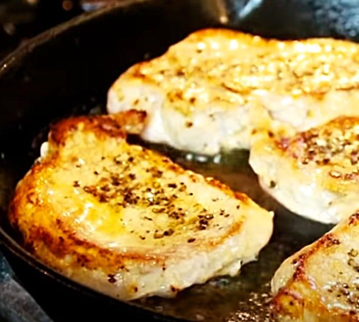 How to make pork chops and gravy with mushrooms