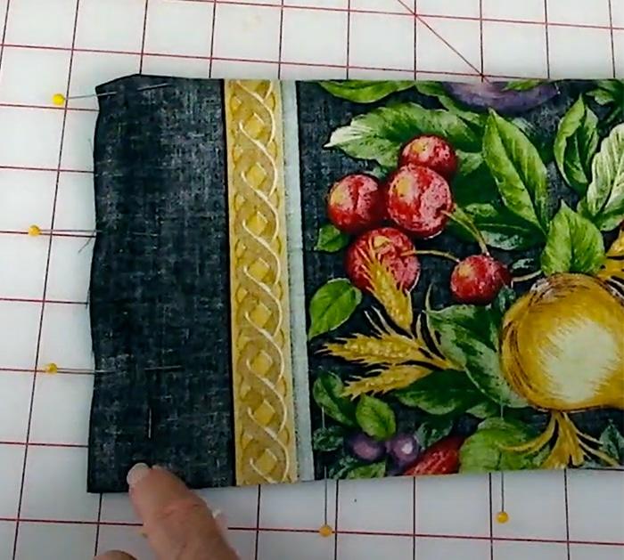Easy Sewing Projects - Holiday Gift Bag Ideas - Sew a Fabric Gift Bag