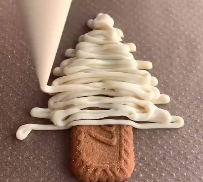 How to Make Biscoff Christmas Tree Cookies