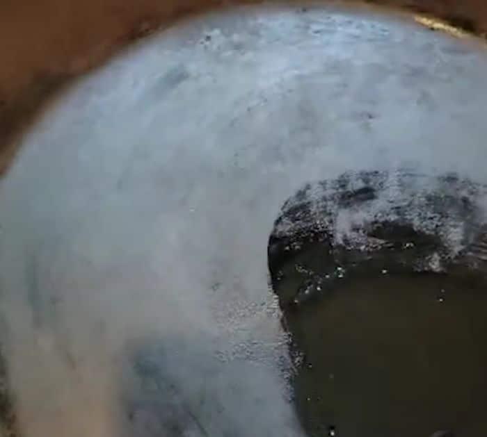 How to Clean Burnt Pan Easily