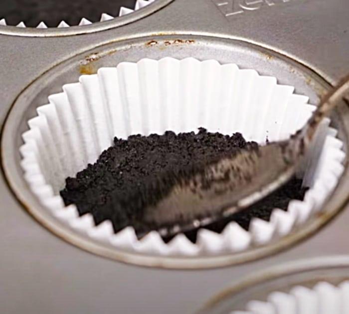 Make An Oreo Crust For Mini Chocolate Cheesecakes