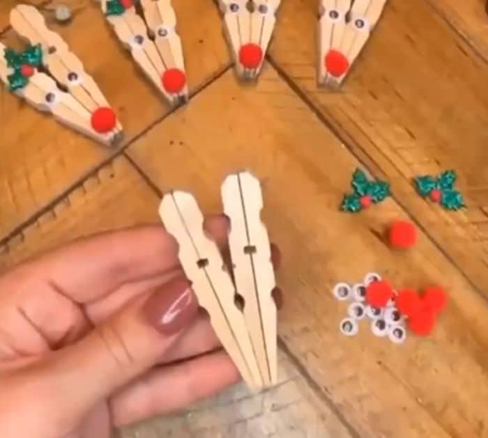How to Make Reindeer Ornaments Using Clothespin