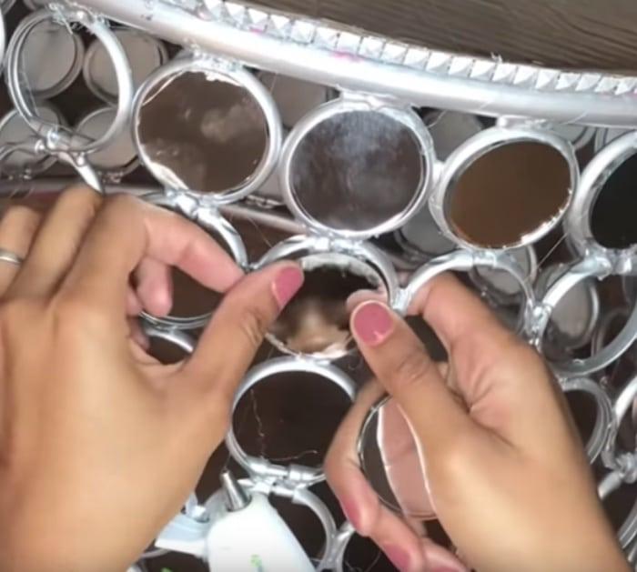 Make a coffee table with cardboard and hula hoops