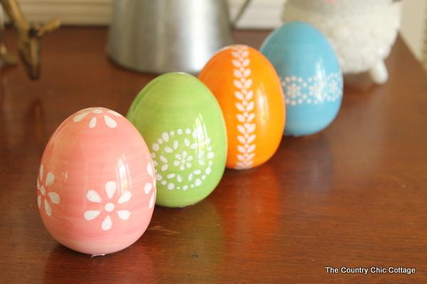 Easter egg decorating ideas - 5 minute painted easter eggs, easy egg decorating tutorial