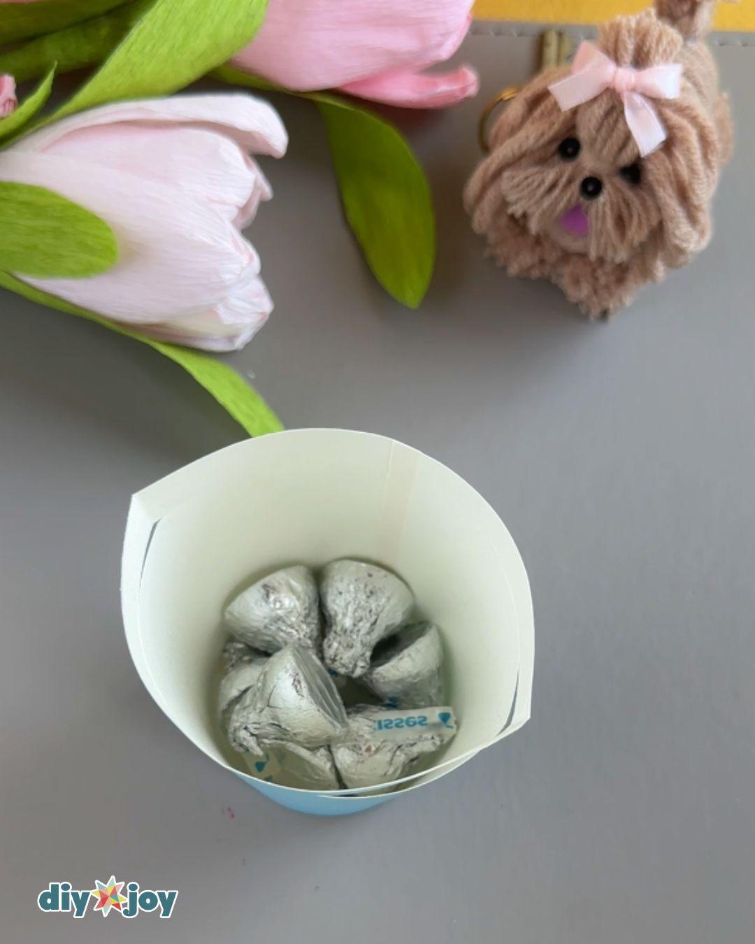 Fathers Day Paper Cup Shirt Gift — adding the gift