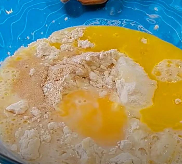 Make homemade round bread with garlic butter and mozzarella