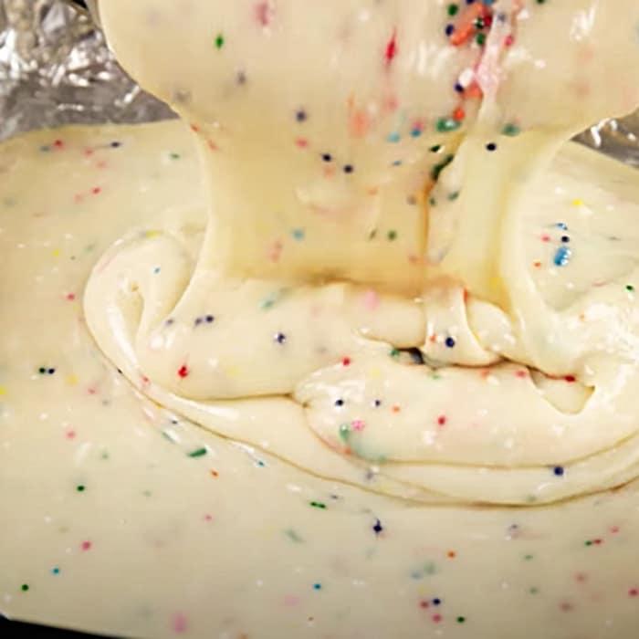Cake Batter Fudge Recipe - Baking Ideas - Holiday Homemade Candy Ideas